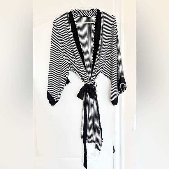 Rare Vintage Valentino Intimo Black and White Striped Robe, Made in USA, Small - Picture 3 of 8